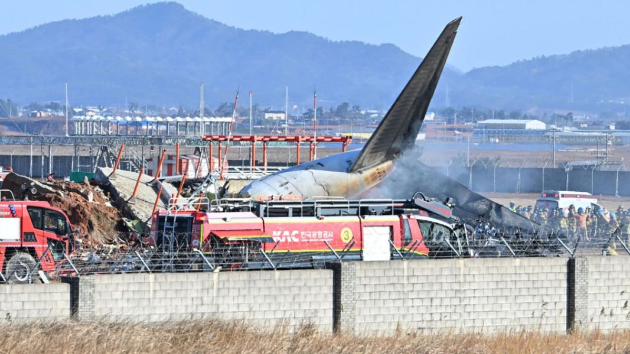 179 killed and 2 survived in a plane crash in South Korea